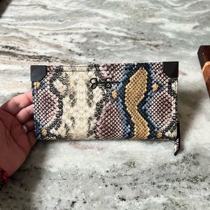 Jessica Simpson wallet